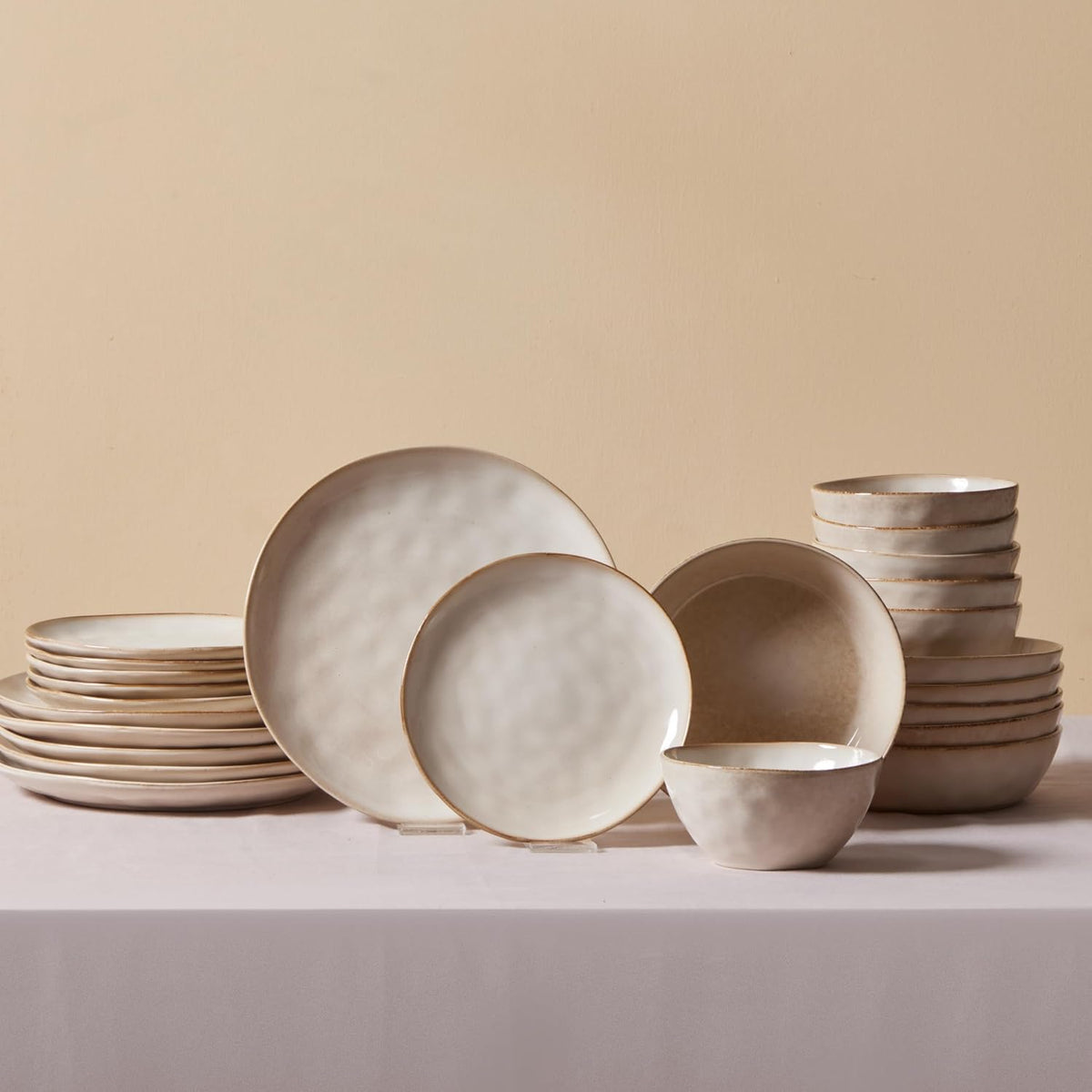 KARACA Mikrowelle, Gefertigt aus Kombiservice aus Reaktivglasur-Steingut, langlebig, robust und kratzfest., Beige