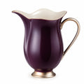 Elegante Porzellankanne in Dunkelviolett mit Goldhenkel
