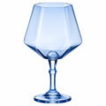 Blaues Kristall-Weinglas mit geometrischem Design